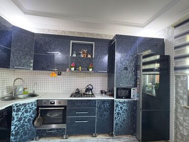 Mətbəx mebeli: Köçürük deyə satılır. Divan üstündə verilir (4 m). Havalandırma, 4 göz — 10