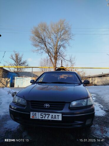 машина большая: Toyota Camry: 1996 г., 2.2 л, Механика, Бензин, Седан