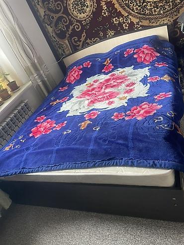 Эмерек гарнитурлары: Спальный гарнитур в современном стиле (темный корпус + светлые фасады — 3