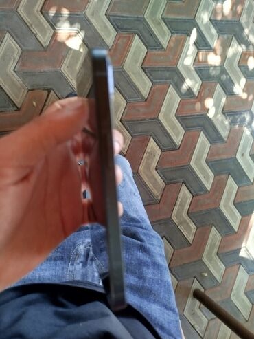 IPhone 13, Черный, Битый