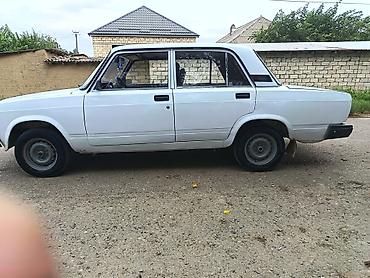 2107 faralar: VAZ 2107 sedan – klassik dizaynlı, ağ rəngdə. Texniki xüsusiyyətlər — 4