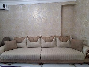Диваны: Bej rəngli geniş divan - Ölçü: təxminən 3 metr uzunluq (6 böyük — 3