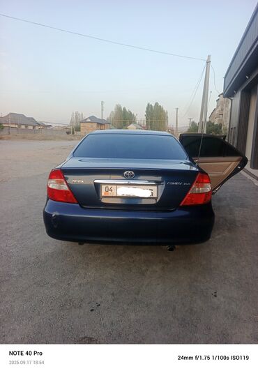 грузовой автомобиль: Toyota Camry: 2002 г., 2.4 л, Автомат, Газ, Седан