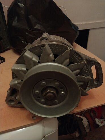 гениратор: Məhsul: Avtomobil generatoru (alternator) Təsvir: - Kəmərlə hərəkətə