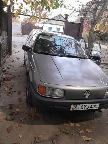 продаю связи с переездом: Volkswagen Passat: 1989 г., 1.8 л, Механика, Бензин, Универсал