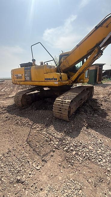 кран авто: Экскаватор, Komatsu, 2010 г., Гусеничный — 2
