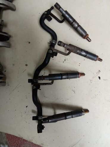 Sbor motorlar və silindr başlıqları: ISUZU dizel mühərriki üçün komple silindr başlığı və əlavə hissələr - — 27