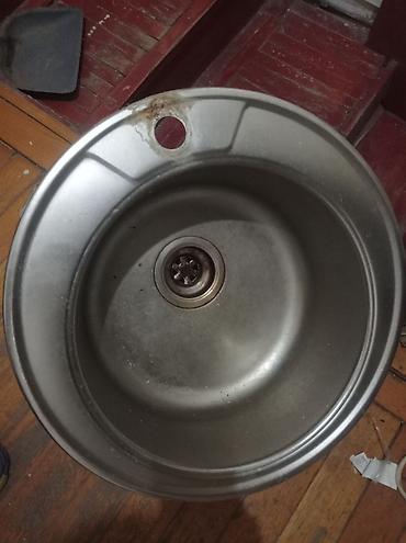 korpu kran: Dəyirmi paslanmayan poladdan mətbəx qabı (lavabo) - Material — 2