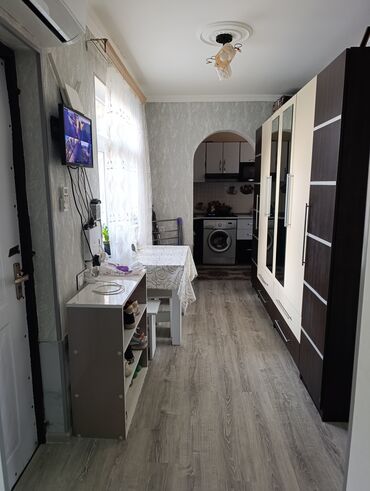 Qonaq otağı dəstləri: Sabunçuda 2 otaq,kalidor sistemli,təmirli evdir.Genis heyəti var .Qazı — 6