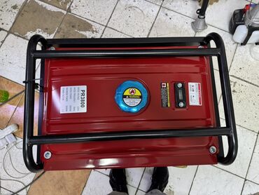 Генераторы: Бензиновый генератор PR3800 в красном корпусе с черной рамой