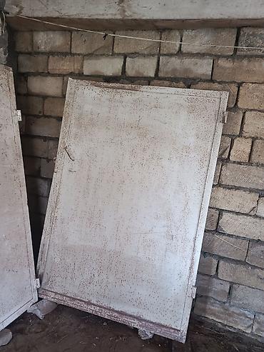 metal: Dəmir qalın qaraj qapısı.Uzunlugu 2.5 m.Hundurluk 1.90 m.Karkas qalın — 2