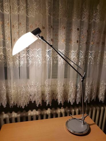 slika sa postoljem: Table lamp