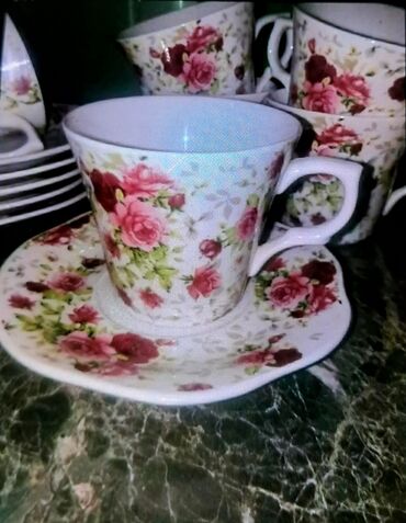 cajnik sa soljom: Servis za kafu. Prelep. 6 šoljica sa tacnama. Porcelan na lalafo.rs cajnik sa soljom: Servis za kafu. Prelep. 6 šoljica sa tacnama. Porcelan