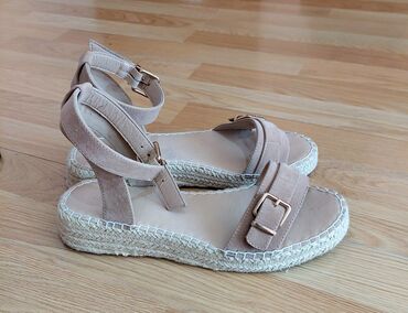 sandale sa zatvorenom petom: Sandals, Esprit, 41