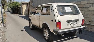 VAZ (LADA): LADA Niva 4x4 – ağ rəngli, 4qapılı SUV Əsas xüsusiyyətlər: - Tam — 3