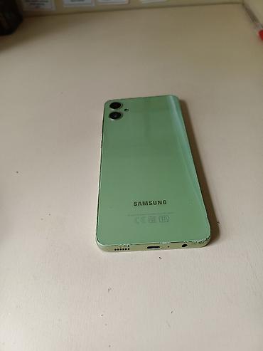 Samsung Galaxy A05, Б/у, 64 ГБ, цвет - Зеленый, 2 SIM
