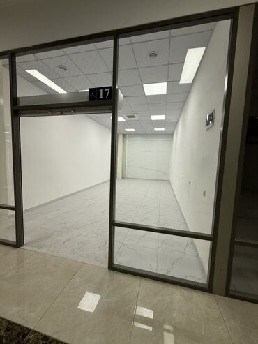 кабинет для салона: Сдаю Магазин, В торговом центре, 34 м² Действующий, Без оборудования, С ремонтом, Электричество, Отопление, Вода, Отдельный вход, Кондиционер, 1 линия