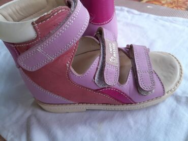 Детская обувь: Продам кожанные ортопедические сандалии с фиксацией голеностопного