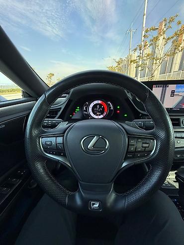 Lexus: Lexus ES: 2021 г., Вариатор, Гибрид, Седан — 14