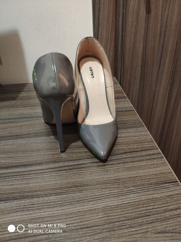 женские лаковые туфли лодочки: Туфли, 37, цвет - Серый, Б/у