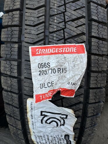 новые шыны: Шины 205 / 70 / R 15, Зима, Новый, Комплект, Легковые, Япония, Bridgestone