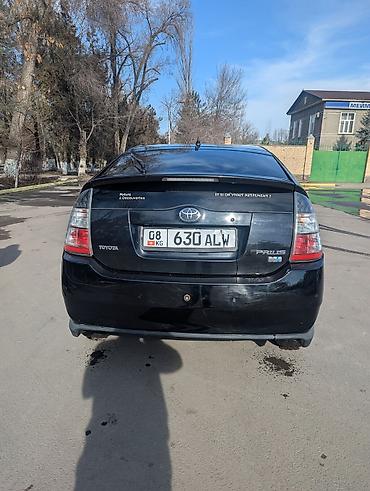 Другие детали салона: Toyota Prius — гибридный хэтчбек (салон) Особенности и оснащение: - — 10