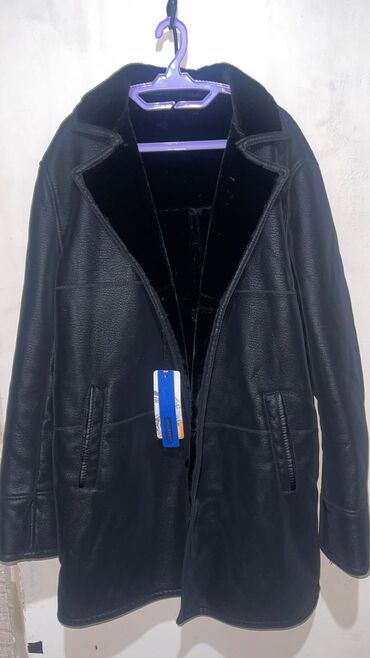 мужские пальто: Продам дублёнку новая. размер не подошёл покупали за 9000