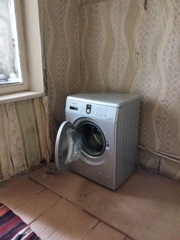 Uzunmüddətli kirayə mənzillər: 2 otaqlı mənzil – geniş işıqlı otaq və kiçik balkon - Plan: 1 otaq — 8