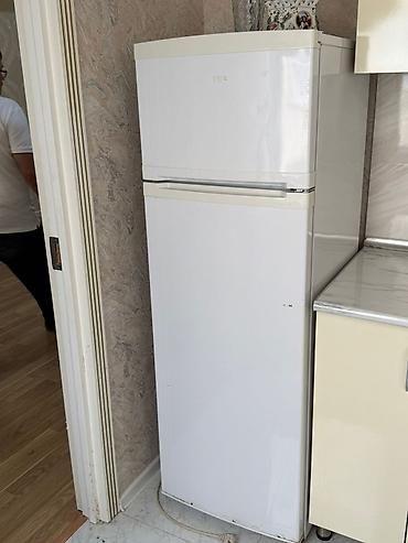 Soyuducu satılır 220₼. işlək vəziyyətdədir. Ünvan Masazır