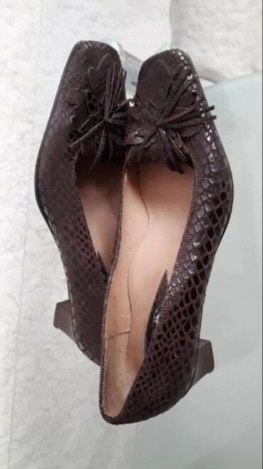 srebrna haljina kakve cipele: Salonke, 39