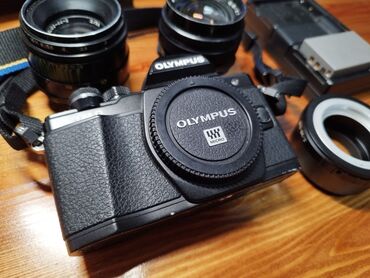 дешево фотоаппарат: Olympus omd em10 mark II, компактный и премиальный. Сенсорный экран, в