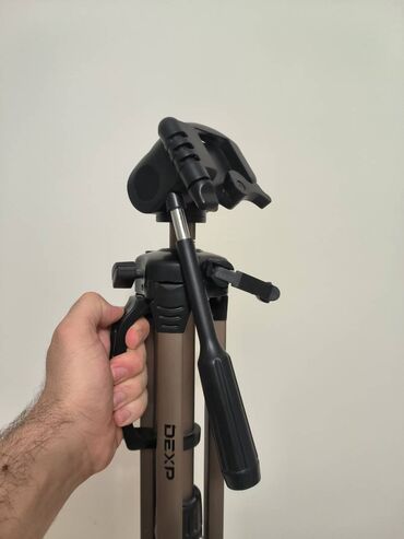 Fotokameralar: Nikon D3300 + 18-55mm obyektiv + Ştativ + Çantalar Tam işlək — 8