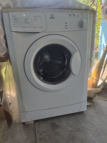 ремонт стиралка: Стиральная машина Indesit, Б/у, Автомат, До 5 кг, Компактная