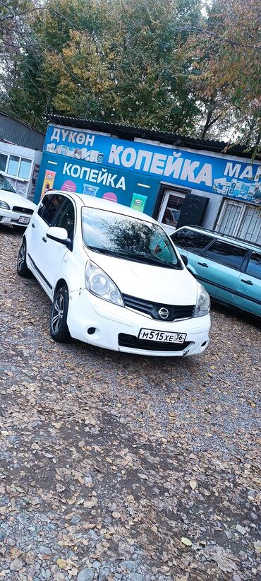 Nissan: Nissan Note: 2013 г., 1.4 л, Механика, Бензин, Универсал