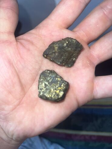 металлоискатель золото: Натуральные кусочки минерала с металлическим блеском