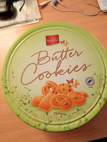 otkup na gobleni: Metalna kutija Butter Cookies Favorina Mtalna kutija od keksa. Ništa — 1