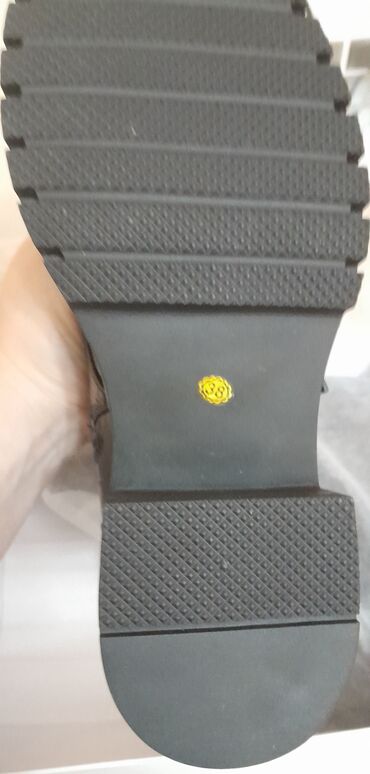 Çəkmələr: Qısaboğaz, Ölçü: 38, rəng - Qara, Yeni — 10