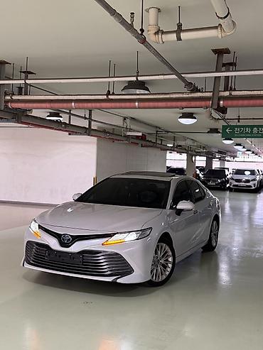 100: Toyota Camry: 2020 г., 2.5 л, Вариатор, Гибрид, Седан — 1