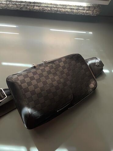 поясная сумка: Поясная сумка Louis Vuitton через плечо черного цвета оригинал в
