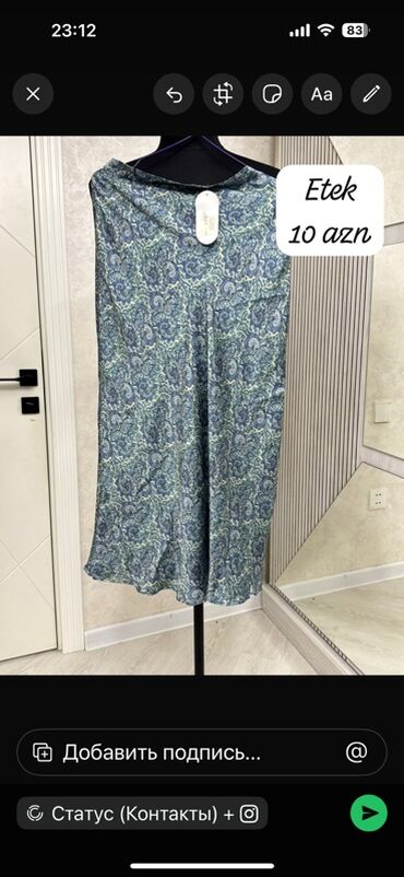 Dəstlər, kostyumlar: Qadın geyimləri 1) Bej rəngli trikotaj dəst – 10 AZN - V-yaxa — 12