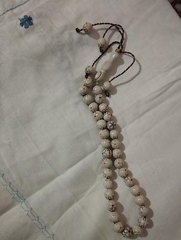 Təsbehlər: Məhsul: Təsbeh dəsti (4 ədəd) Təsvir: - Ağ təsbeh: Oval-silindrik — 10