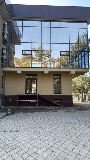 сдается в аренду автомойка: Сдается помещение под столовую,кафе или офис. 200.кв. 1000$ в