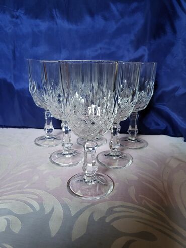 Čaše: Case nove italijanske za vino. 80,90te. Case komada 6 u — 8