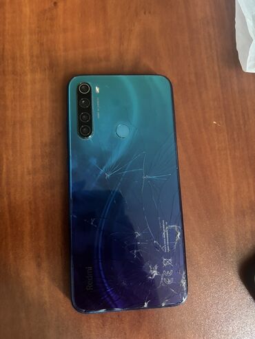 Redmi: Xiaomi Redmi 8 smartfonu, arxa paneli zədələnmiş vəziyyətdədir. Bu