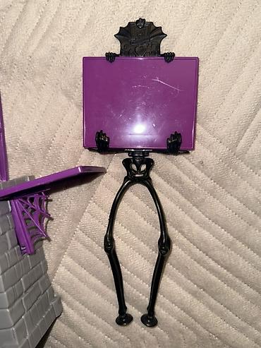 Oyun dəstləri: Monster High mövzusunda plastik oyuncaq aksesuarları dəsti. Tərkibi — 2