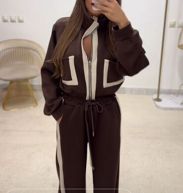 Gornji i donji deo: Damski komplet – braon trenerka sa dekorativnim kontrastnim detaljima — 8