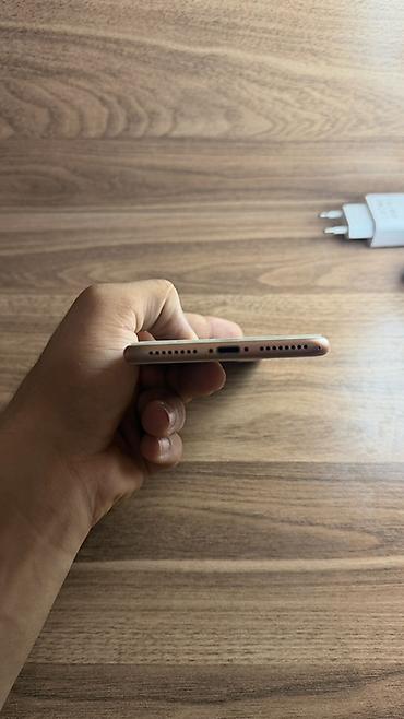 6 plus ekran: IPhone 8 Plus, Qızılı, Simsiz şarj — 6