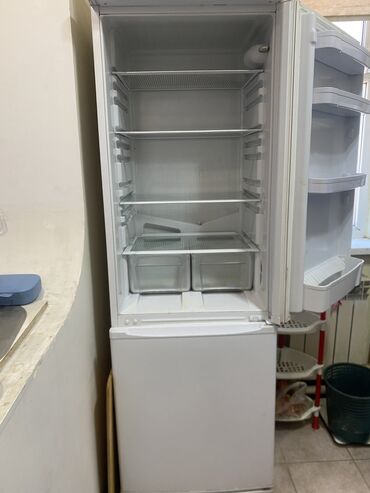 ищу холодильник бу: Холодильник Indesit, Б/у, Двухкамерный, 90 * 2 *