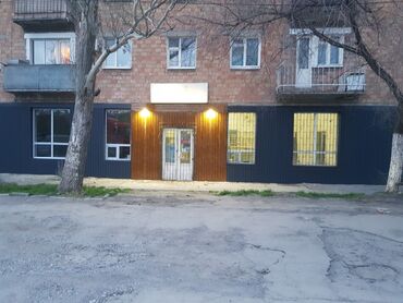 Магазины: Сдаю Часть магазина, В жилом доме, 50 м² Действующий, Частично с оборудованием, С ремонтом, Канализация, Электричество, Вода