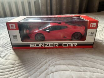 машина для детей на пульте управления: Продаю пультовую машинку, модель: Lamborghini Huracan. На аккумуляторе